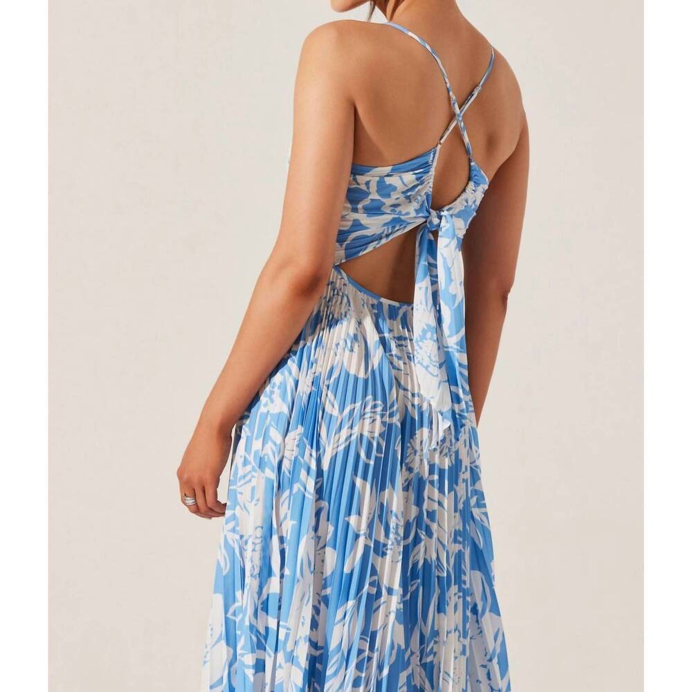 NEW ASTR floral blythe dress in blue - Picture 3 of 4